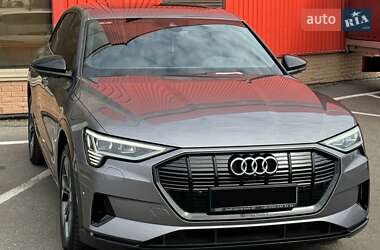 Внедорожник / Кроссовер Audi e-tron 2020 в 