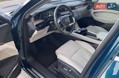 Внедорожник / Кроссовер Audi e-tron 2019 в 