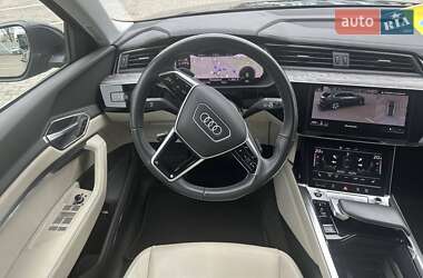 Внедорожник / Кроссовер Audi e-tron 2021 в 