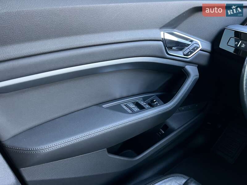 Внедорожник / Кроссовер Audi e-tron 2019 в Киеве