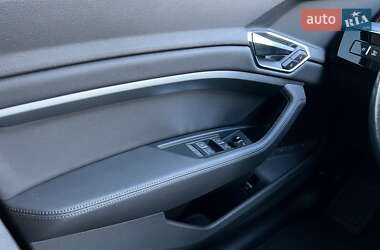 Внедорожник / Кроссовер Audi e-tron 2019 в 
