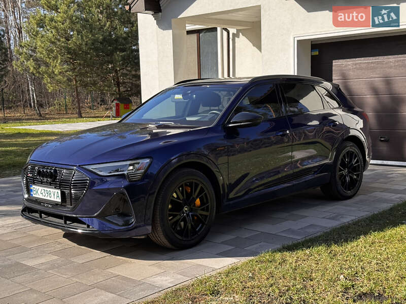 Позашляховик / Кросовер Audi e-tron 2022 в Києві