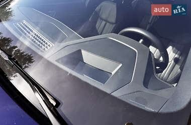Позашляховик / Кросовер Audi e-tron 2022 в 