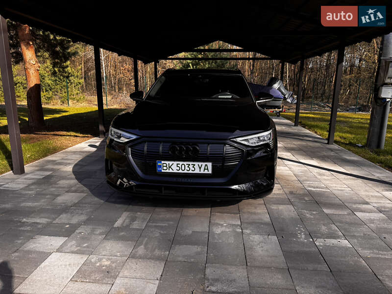 Позашляховик / Кросовер Audi e-tron 2019 в Києві
