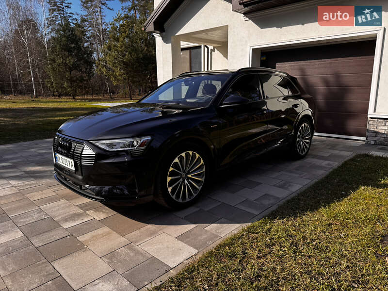 Позашляховик / Кросовер Audi e-tron 2019 в Києві