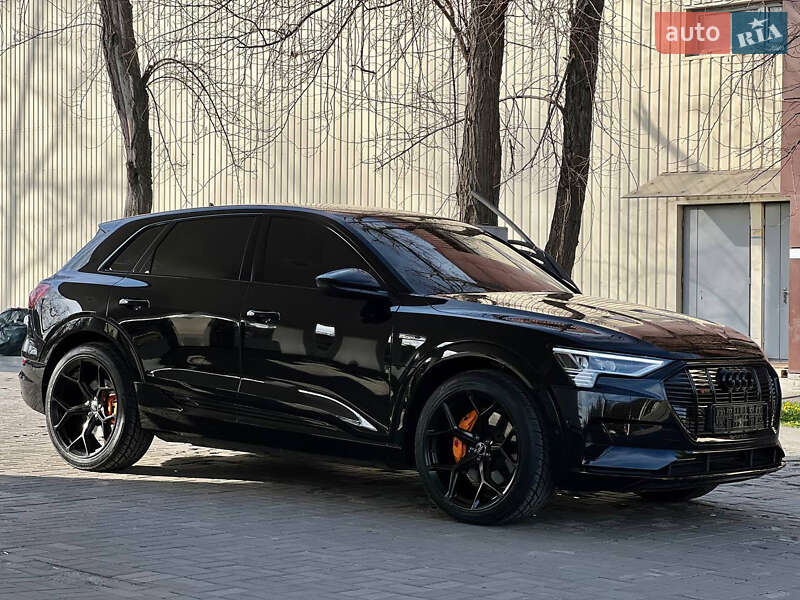 Позашляховик / Кросовер Audi e-tron 2022 в Дніпрі