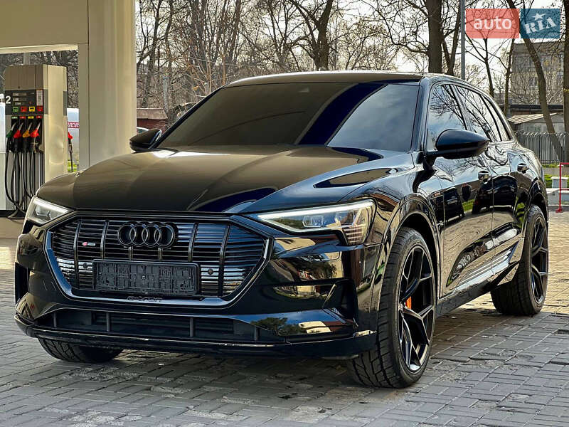 Позашляховик / Кросовер Audi e-tron 2022 в Дніпрі