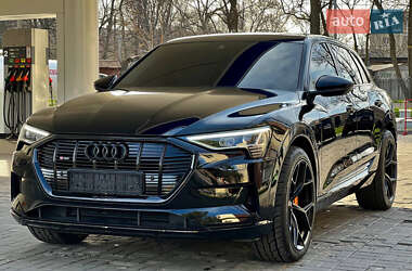 Внедорожник / Кроссовер Audi e-tron 2022 в 