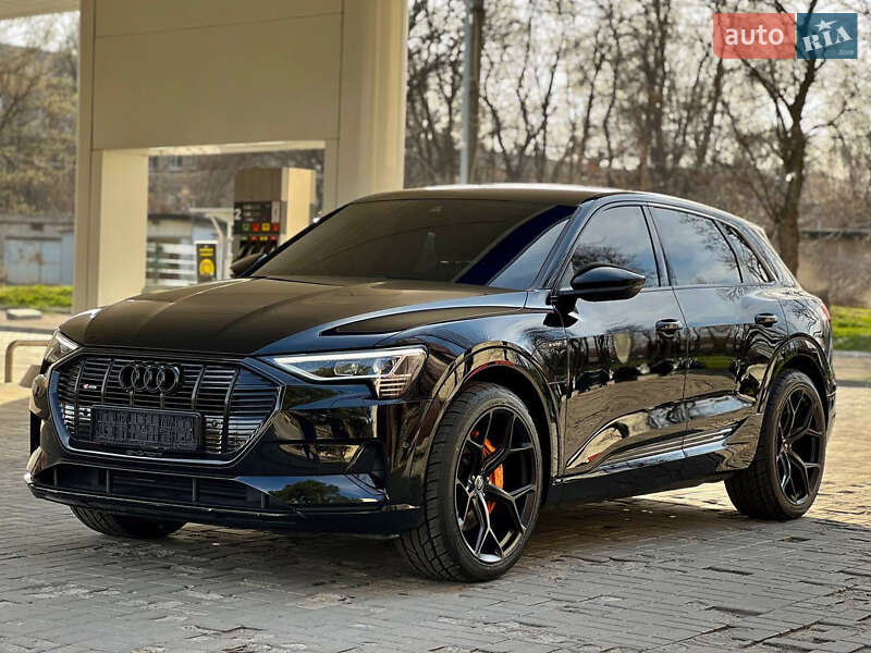 Внедорожник / Кроссовер Audi e-tron 2022 в 