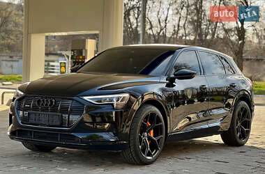 Внедорожник / Кроссовер Audi e-tron 2022 в 