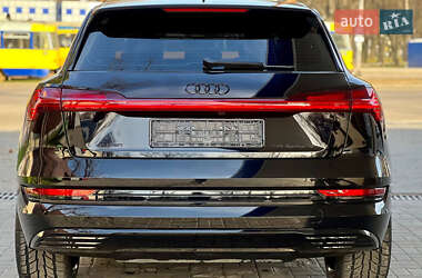 Внедорожник / Кроссовер Audi e-tron 2022 в 