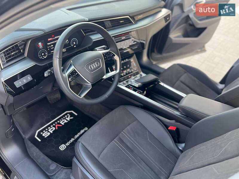 Позашляховик / Кросовер Audi e-tron 2022 в Дніпрі