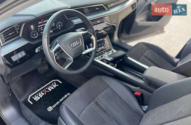 Внедорожник / Кроссовер Audi e-tron 2022 в 