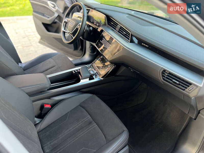 Позашляховик / Кросовер Audi e-tron 2022 в Дніпрі