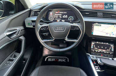 Внедорожник / Кроссовер Audi e-tron 2022 в 