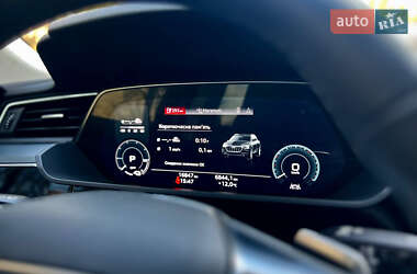 Внедорожник / Кроссовер Audi e-tron 2022 в 
