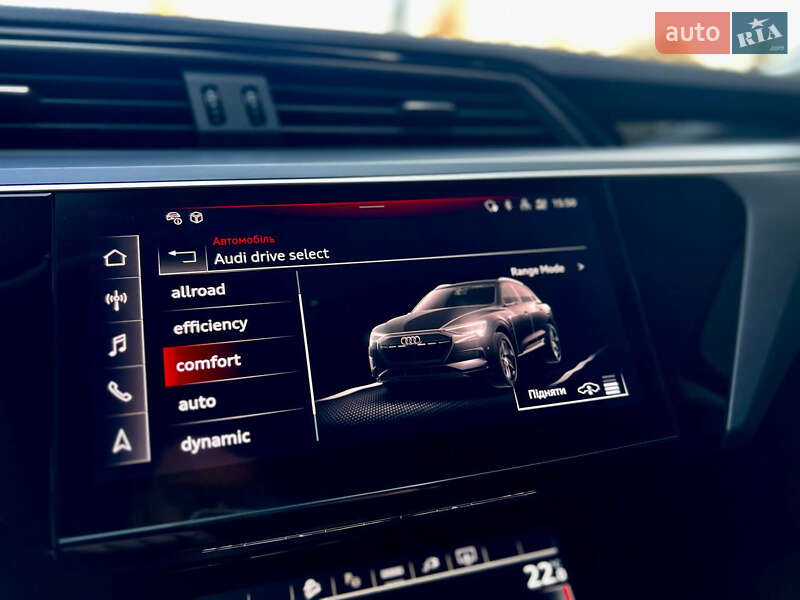 Позашляховик / Кросовер Audi e-tron 2022 в Дніпрі