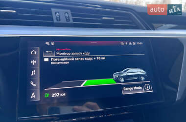 Внедорожник / Кроссовер Audi e-tron 2022 в 