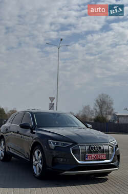Внедорожник / Кроссовер Audi e-tron 2020 в 