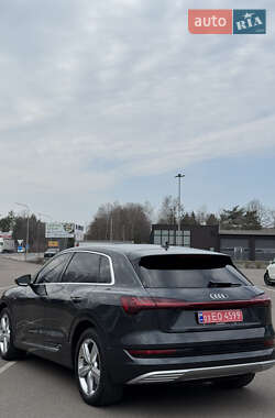 Внедорожник / Кроссовер Audi e-tron 2020 в 