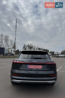 Внедорожник / Кроссовер Audi e-tron 2020 в 