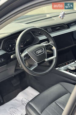 Внедорожник / Кроссовер Audi e-tron 2020 в 