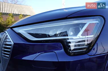 Внедорожник / Кроссовер Audi e-tron 2022 в 