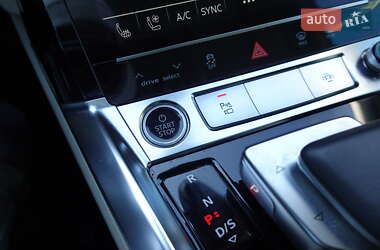Внедорожник / Кроссовер Audi e-tron 2022 в 
