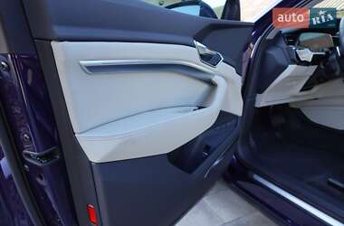 Внедорожник / Кроссовер Audi e-tron 2022 в 