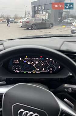 Позашляховик / Кросовер Audi e-tron 2019 в 