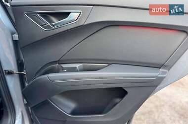 Внедорожник / Кроссовер Audi e-tron 2022 в 