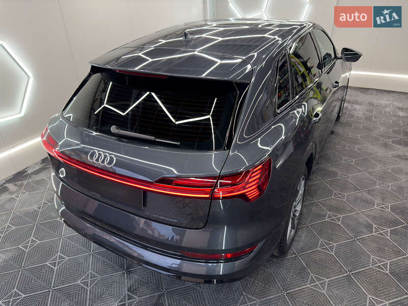 Внедорожник / Кроссовер Audi e-tron 2019 в Ужгороде