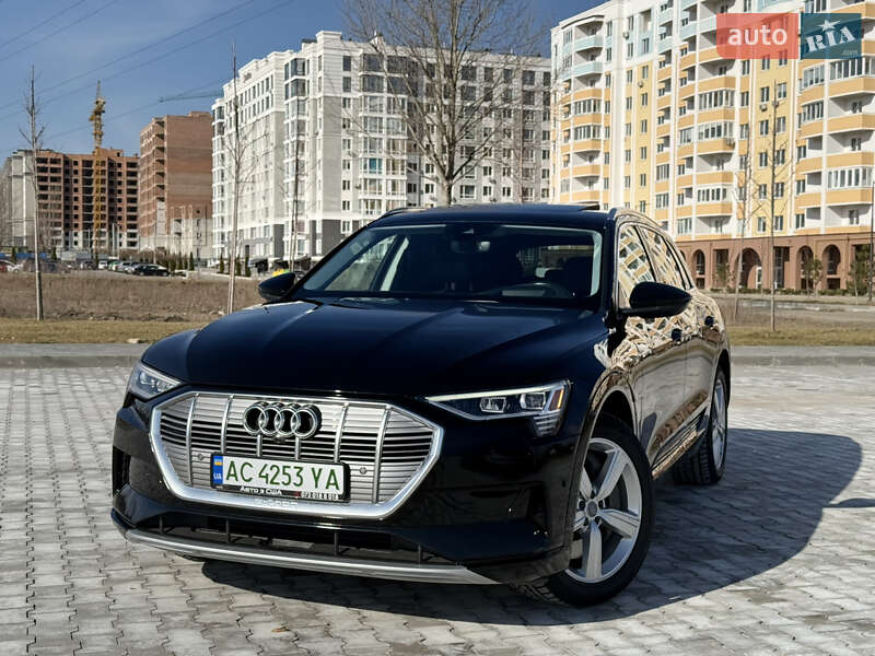Внедорожник / Кроссовер Audi e-tron 2019 в 