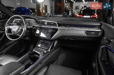 Внедорожник / Кроссовер Audi e-tron 2019 в 