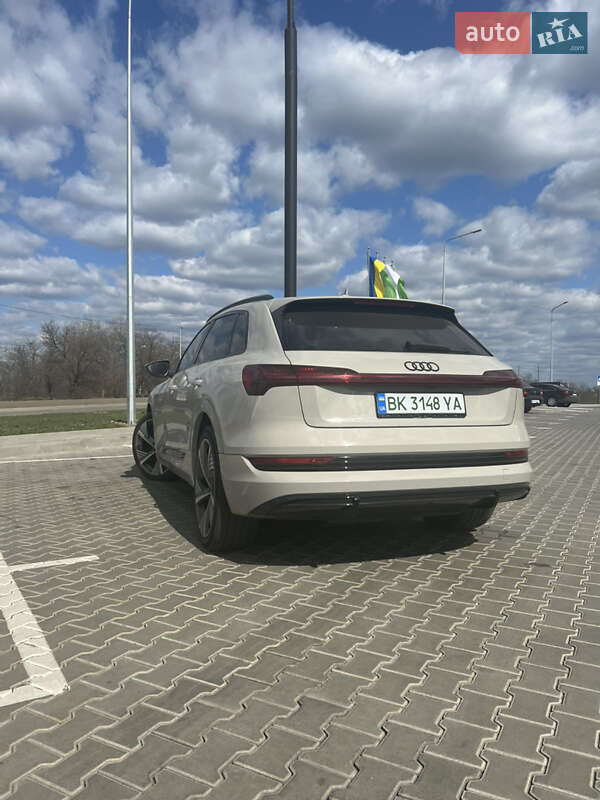 Внедорожник / Кроссовер Audi e-tron 2022 в Одессе