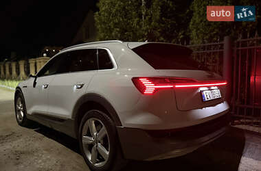 Внедорожник / Кроссовер Audi e-tron 2019 в 