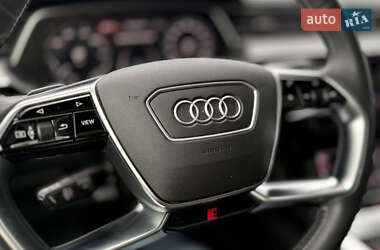 Внедорожник / Кроссовер Audi e-tron 2019 в 