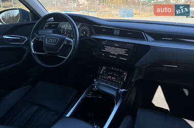 Внедорожник / Кроссовер Audi e-tron 2021 в 