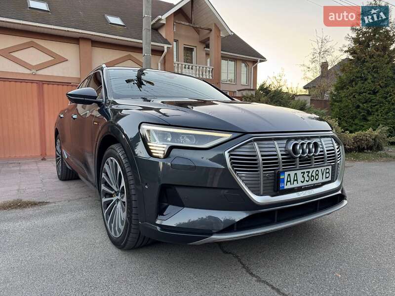 Внедорожник / Кроссовер Audi e-tron 2019 в 
