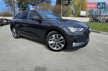 Внедорожник / Кроссовер Audi e-tron 2022 в 