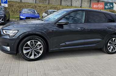 Внедорожник / Кроссовер Audi e-tron 2022 в 