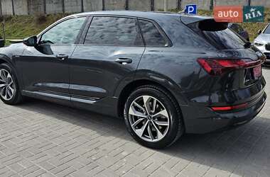 Внедорожник / Кроссовер Audi e-tron 2022 в 