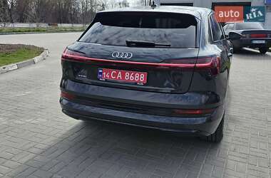 Внедорожник / Кроссовер Audi e-tron 2022 в 