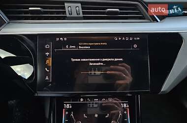 Внедорожник / Кроссовер Audi e-tron 2022 в 
