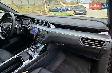 Внедорожник / Кроссовер Audi e-tron 2022 в 