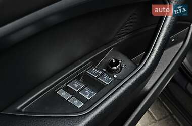 Внедорожник / Кроссовер Audi e-tron 2022 в 
