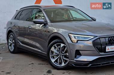 Внедорожник / Кроссовер Audi e-tron 2020 в 