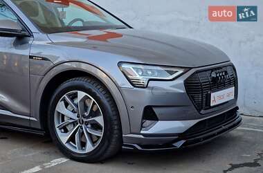 Внедорожник / Кроссовер Audi e-tron 2020 в 