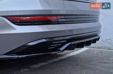 Внедорожник / Кроссовер Audi e-tron 2020 в 