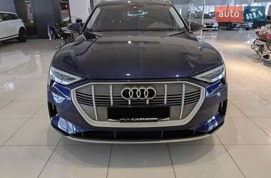 Внедорожник / Кроссовер Audi e-tron 2021 в 